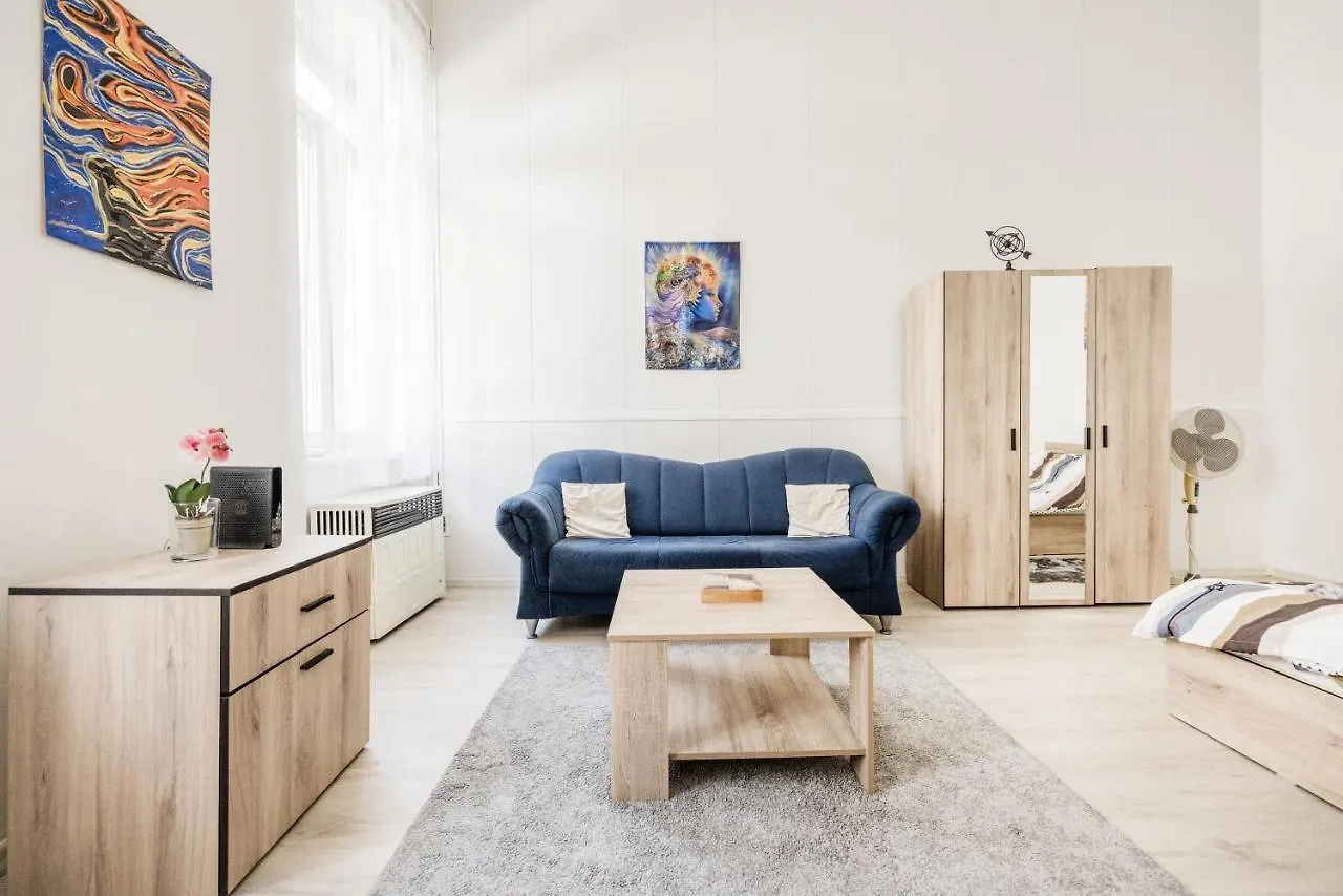 Lovely Studio In The Heart Of ブダペスト アパート